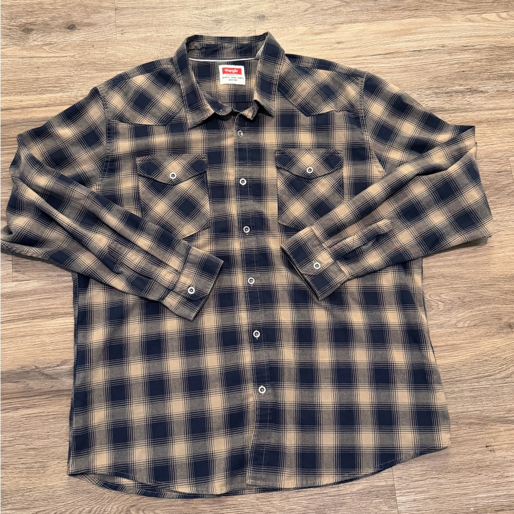 Wrangler Black and Tan Plaid Button-Down Shirt
